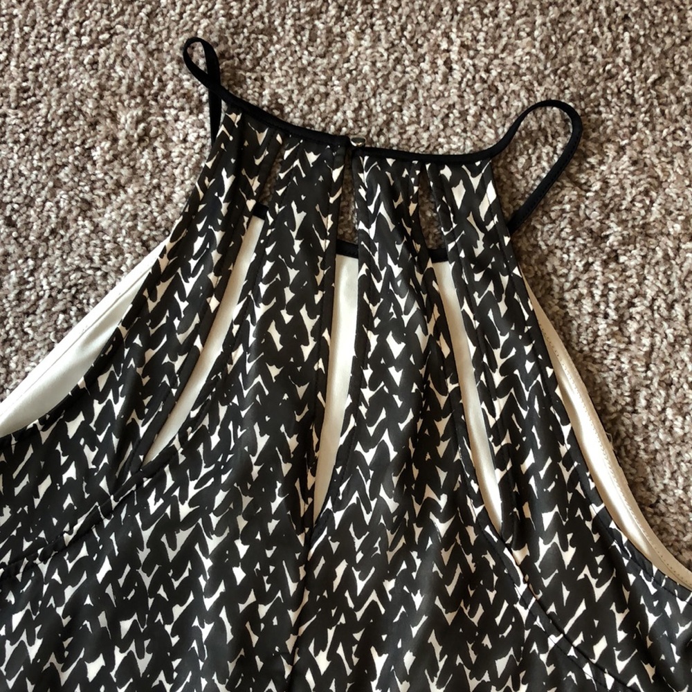 Express Tank Top - Picture 3 of 4